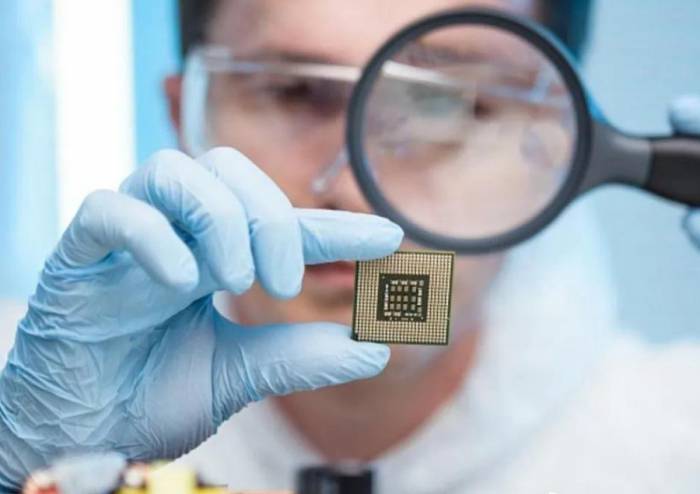 The giant makes the core and moves to the front.