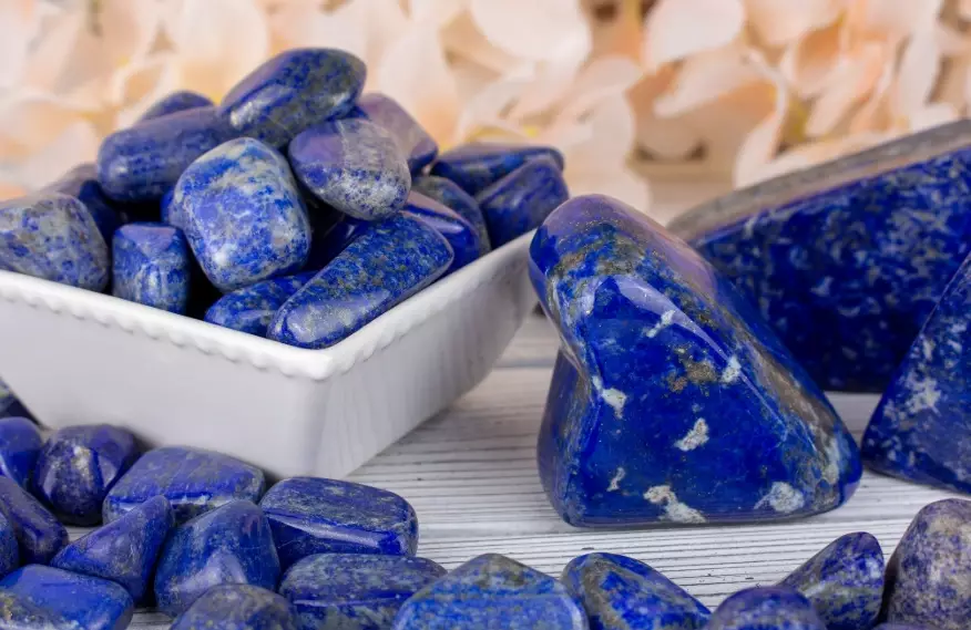 Lapis Lazuli Benefits: The Ultimate Guide to Spiritual, Mental & Physical Uses
