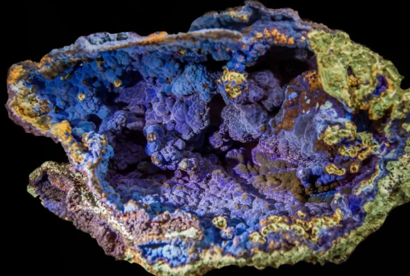 Unlocking Azurite Crystal Spiritual Meaning: A Complete Guide to Its Powers & Uses