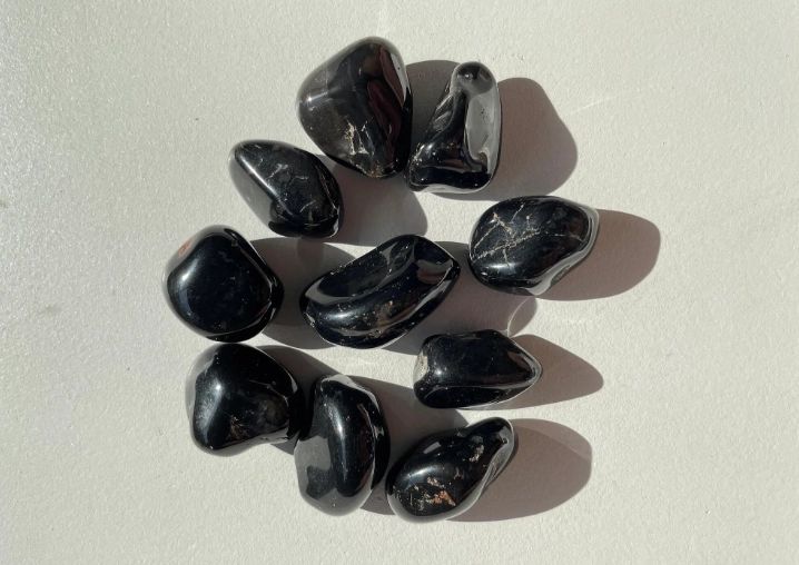 Black Onyx Properties: A Complete Guide to Meaning, Benefits & Uses