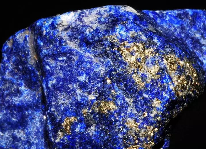 Lapis lazuli stone benefits