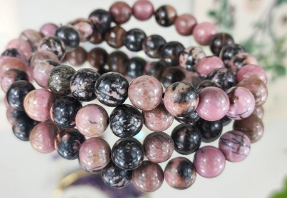 what does rhodonite do
