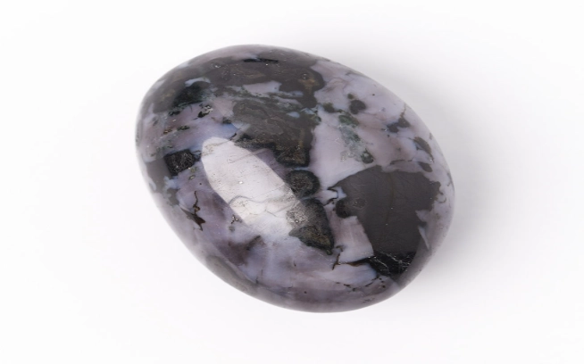 Indigo Gabbro Meaning Explained: Mystical, Healing & Geological Facts