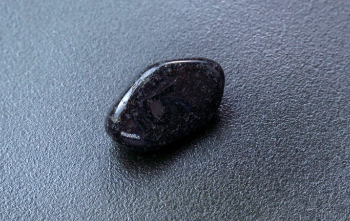 Who should wear Black Onyx