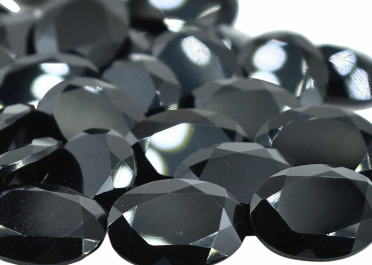 Who cannot wear Black Onyx