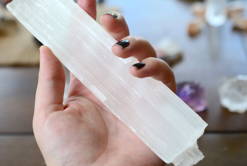 Selenite Crystal: Complete Guide to Uses, Benefits & How to Identify Real vs Fake