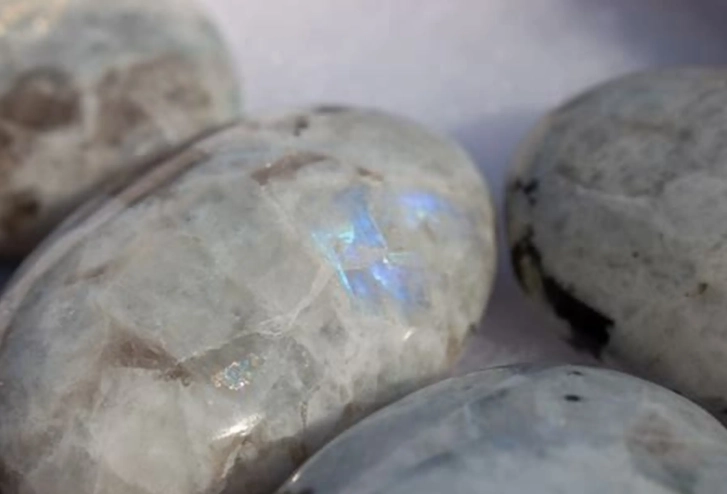 types of moonstone