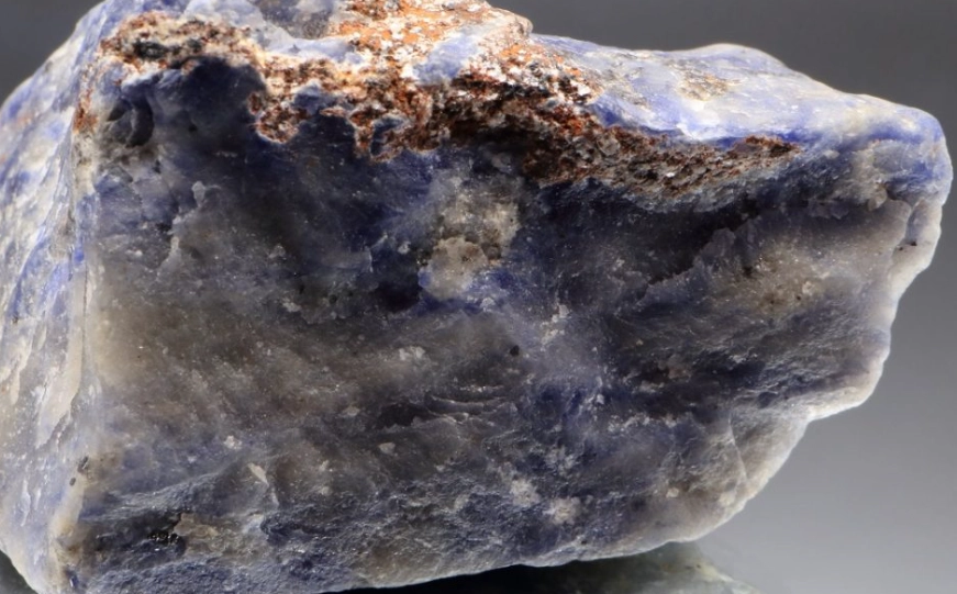 Sodalite: The Ultimate Guide to Meaning, Uses, and How to Spot Fakes
