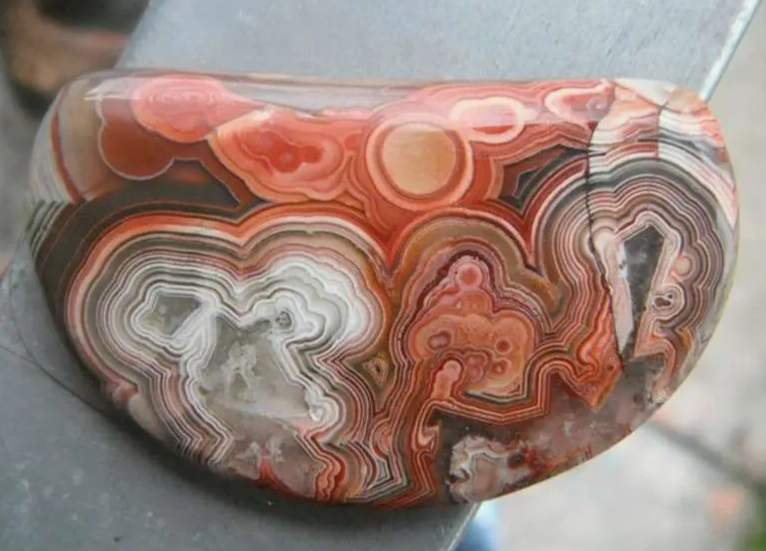 crazy lace agate properties