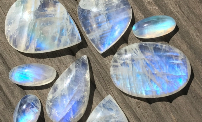 types of moonstone