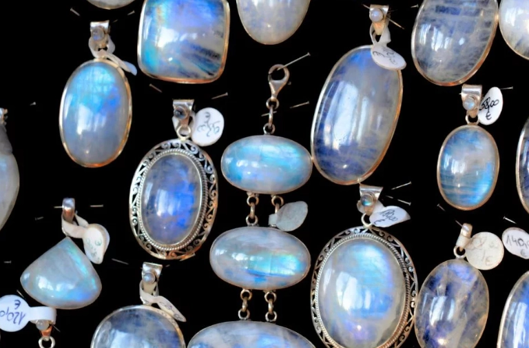 what is moonstone good for