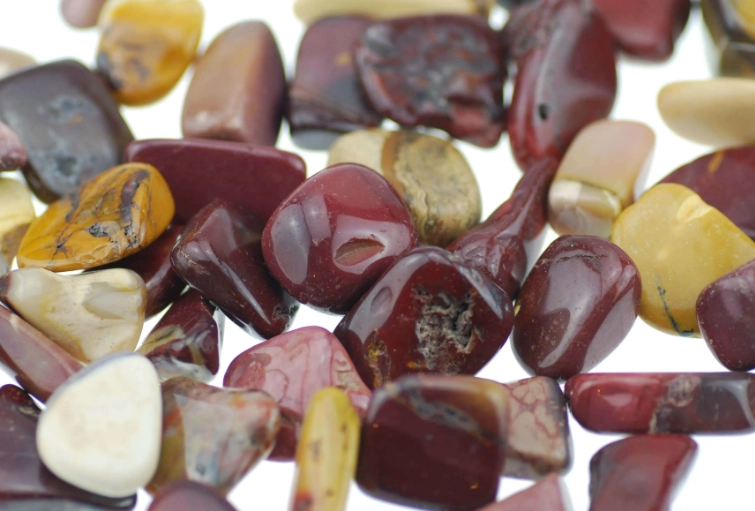 Mookaite Jasper: The Ultimate Guide to Meanings, Properties & How to Buy