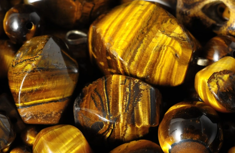 Unlocking the Secrets of Tiger Eye Stone: Your Expert Guide to Meaning, Benefits & Buying