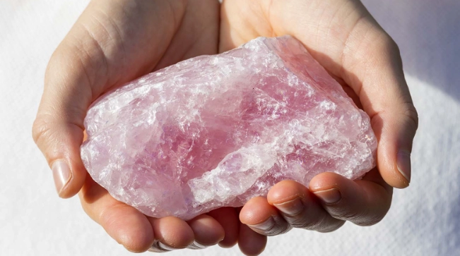 pink quartz vs rose quartz