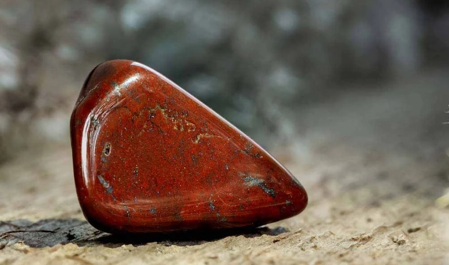 Who should wear Red Jasper