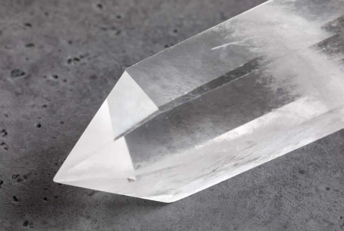 clear quartz metaphysical