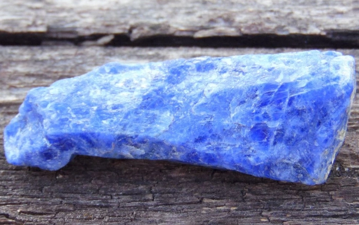 White sodalite crystal healing properties