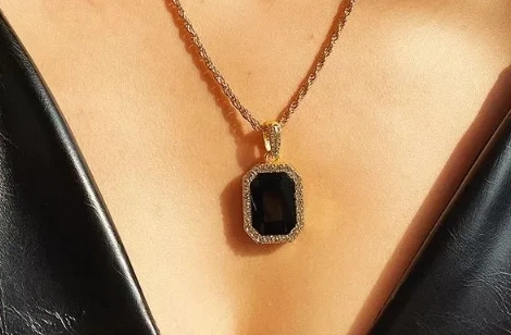 who should not wear black tourmaline