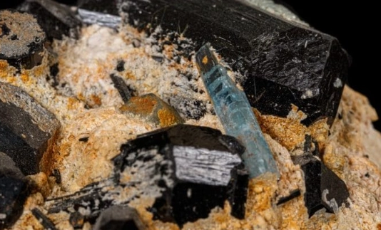 Black Tourmaline Healing Properties: The Ultimate Protective Stone Guide