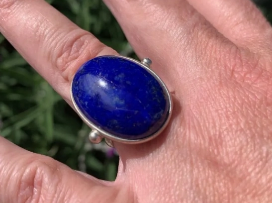 Who should not wear Lapis