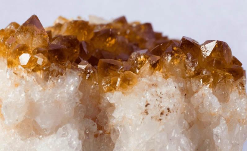 Citrine Chakra Guide: Solar Plexus Association & Healing Uses