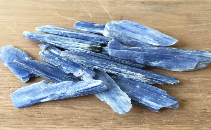 Ultimate Guide to Kyanite Crystal: Properties, Uses & How to Buy