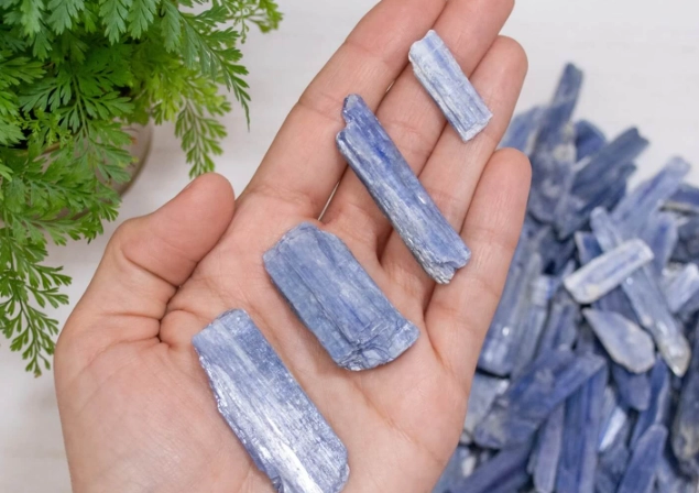 blue kyanite healing properties