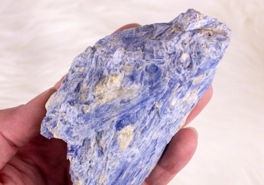 blue kyanite healing properties