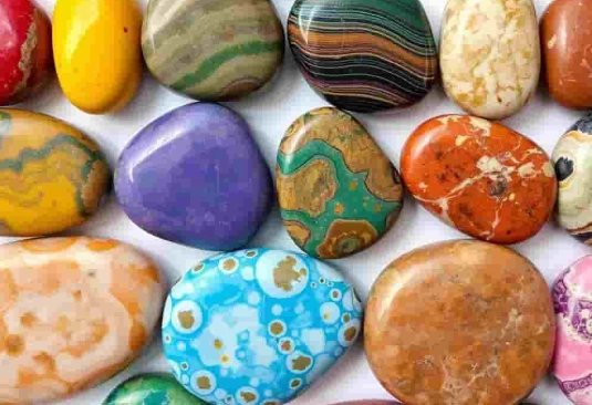 Types of Jasper Stone: A Complete Guide to Patterns, Colors & Meanings