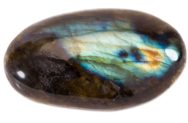Labradorite: The Complete Guide to Healing, Uses, and Buying Tips