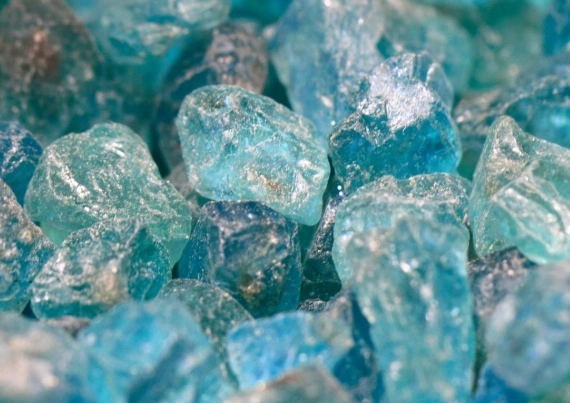 Apatite Meaning: Healing Properties, Uses & How to Spot Fake Crystals
