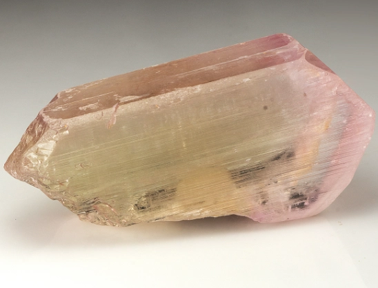 kunzite vs rose quartz