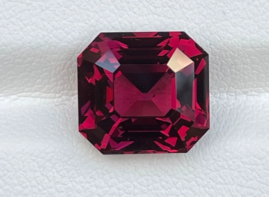 rhodolite vs rhodochrosite