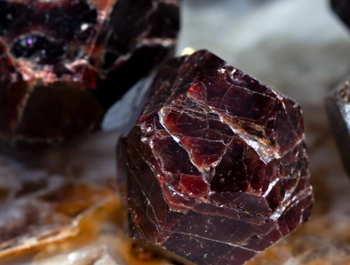 how to identify almandine garnet