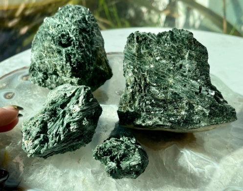 Green Tourmaline: Meaning, Uses & Expert Buying Guide
