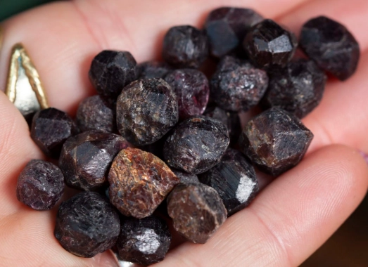 Almandine Garnet: The Complete Guide to Meaning, Uses & Buying Tips