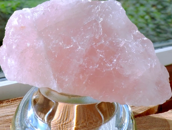rose quartz healing properties