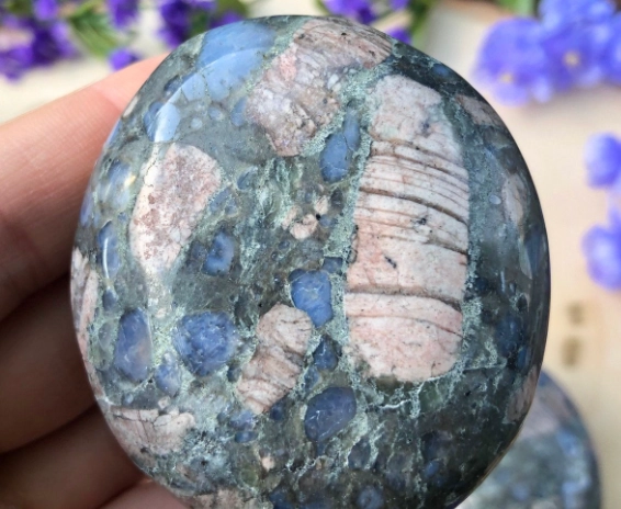 que sera stone healing