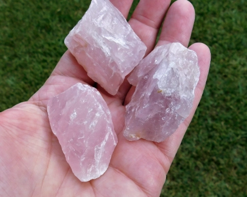 Rose Quartz Metaphysical Guide: Healing, Uses & How to Cleanse