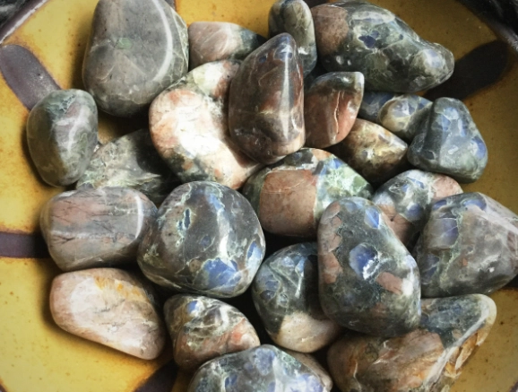 que sera stone healing