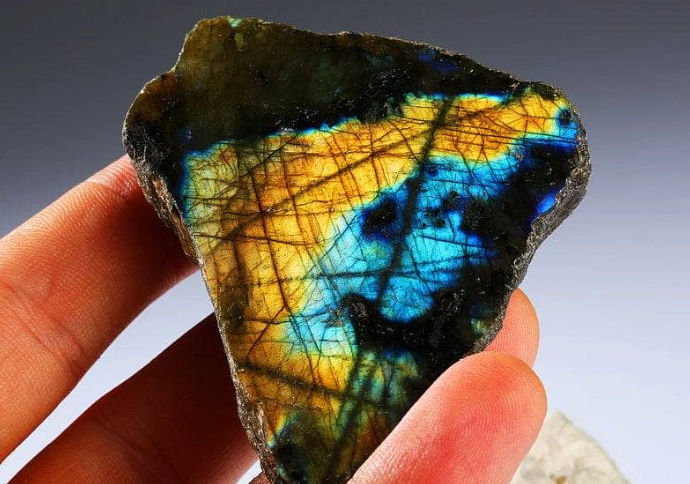 labradorite spiritual meaning
