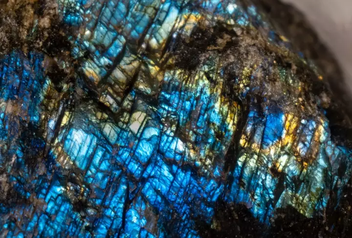 labradorite spiritual meaning