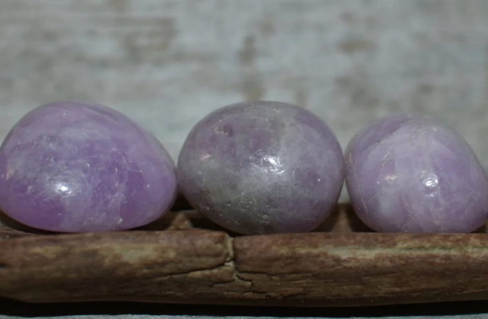 Lavender Jade Meaning, Uses & Buying Guide: Calm Your Mind
