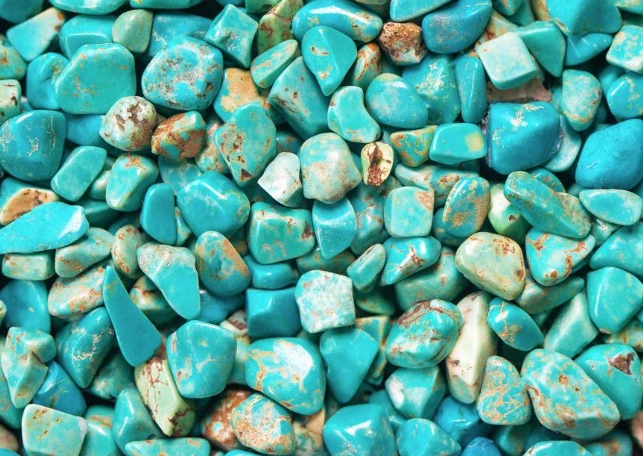 Turquoise Meaning: Color Psychology, Healing & Modern Uses
