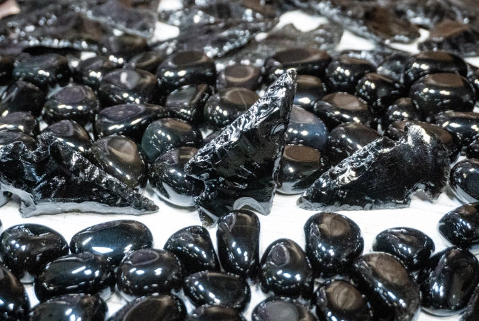 Obsidian Crystal Meaning: Healing, Protection & Practical Uses