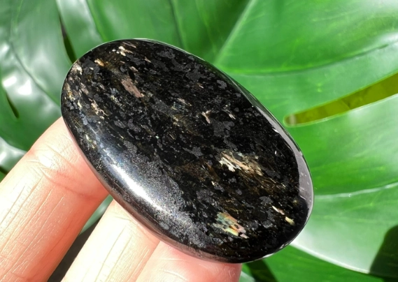nuummite healing properties