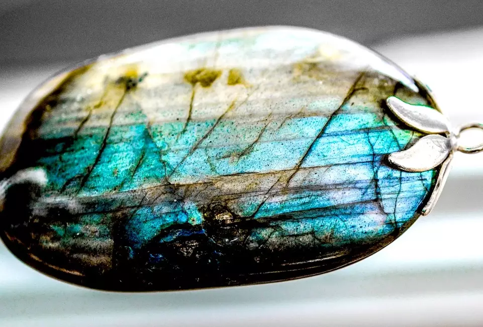 labradorite healing properties