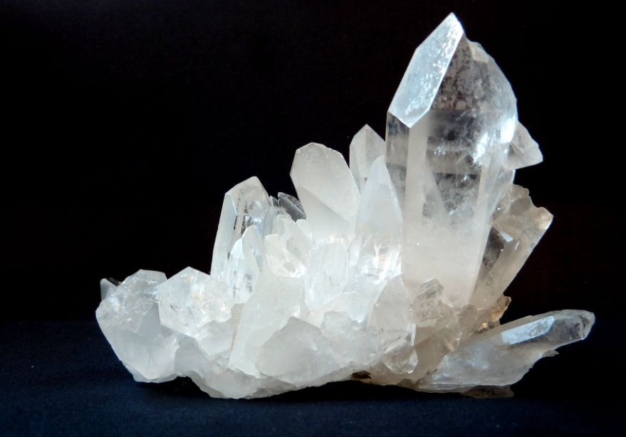 Quartz Crystal: A Complete Guide to Healing, Tech & Decor