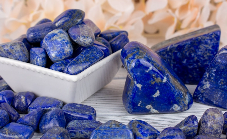 Lapis Lazuli Metaphysical Properties: Truth, Wisdom & Healing