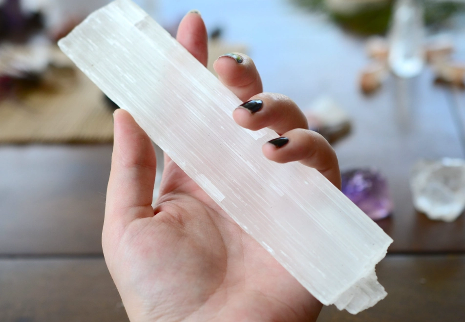 Selenite Properties: Complete Guide to Healing and Spiritual Benefits